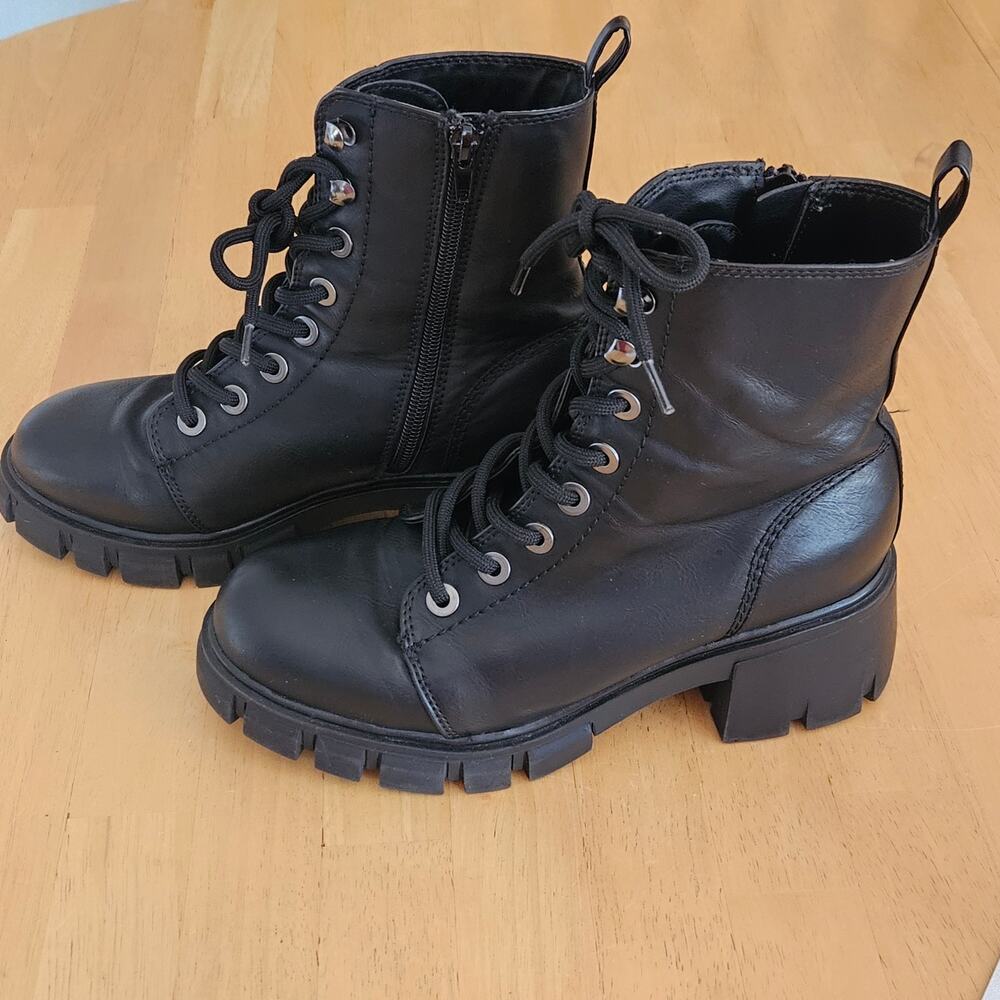 Mia Yoana Lace Up Combat Boots Sz 7M Black Vegan Leather Chunky Lugged Sole